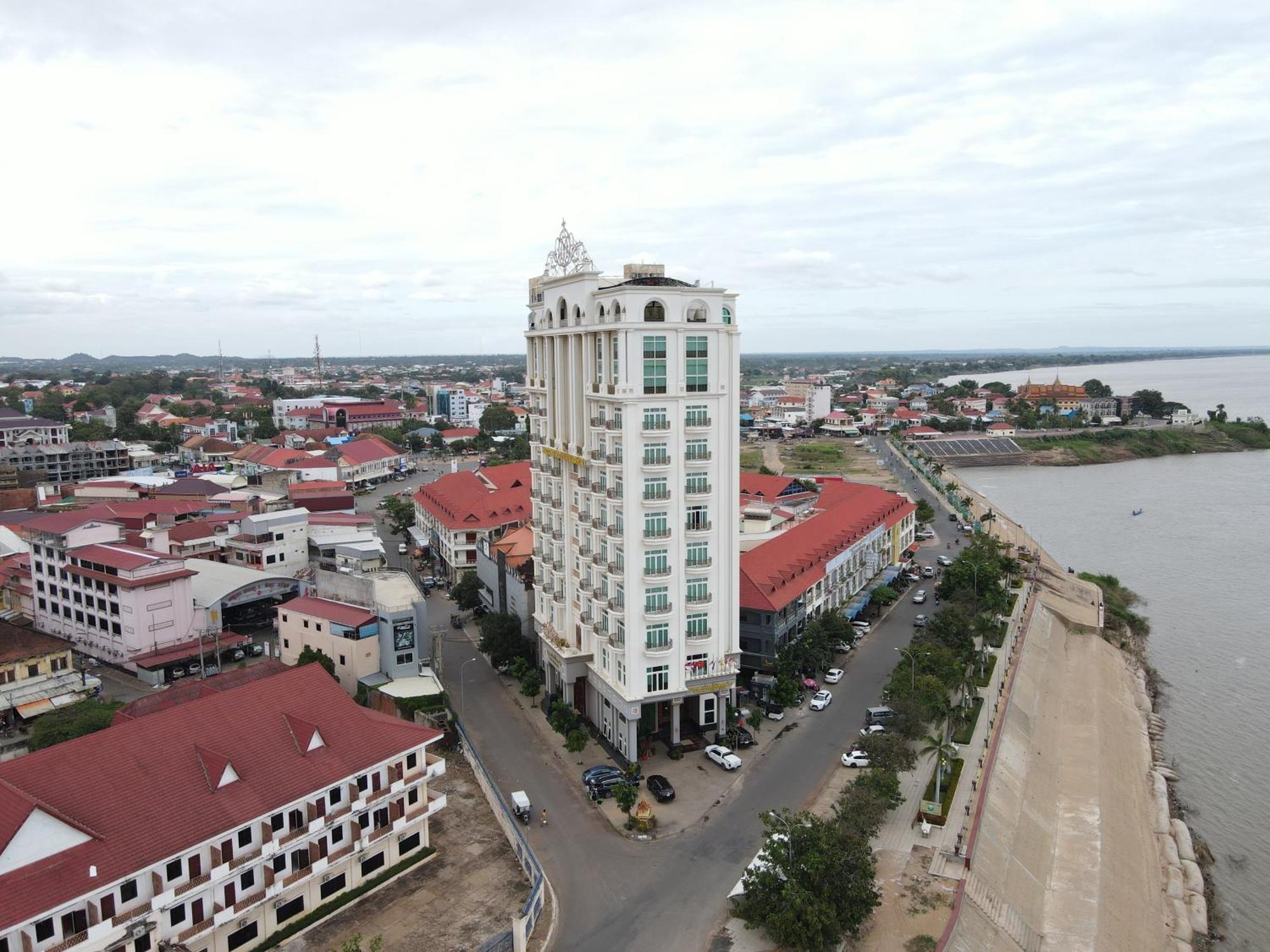 Lbn Asian Hotel Kampong Cham Buitenkant foto