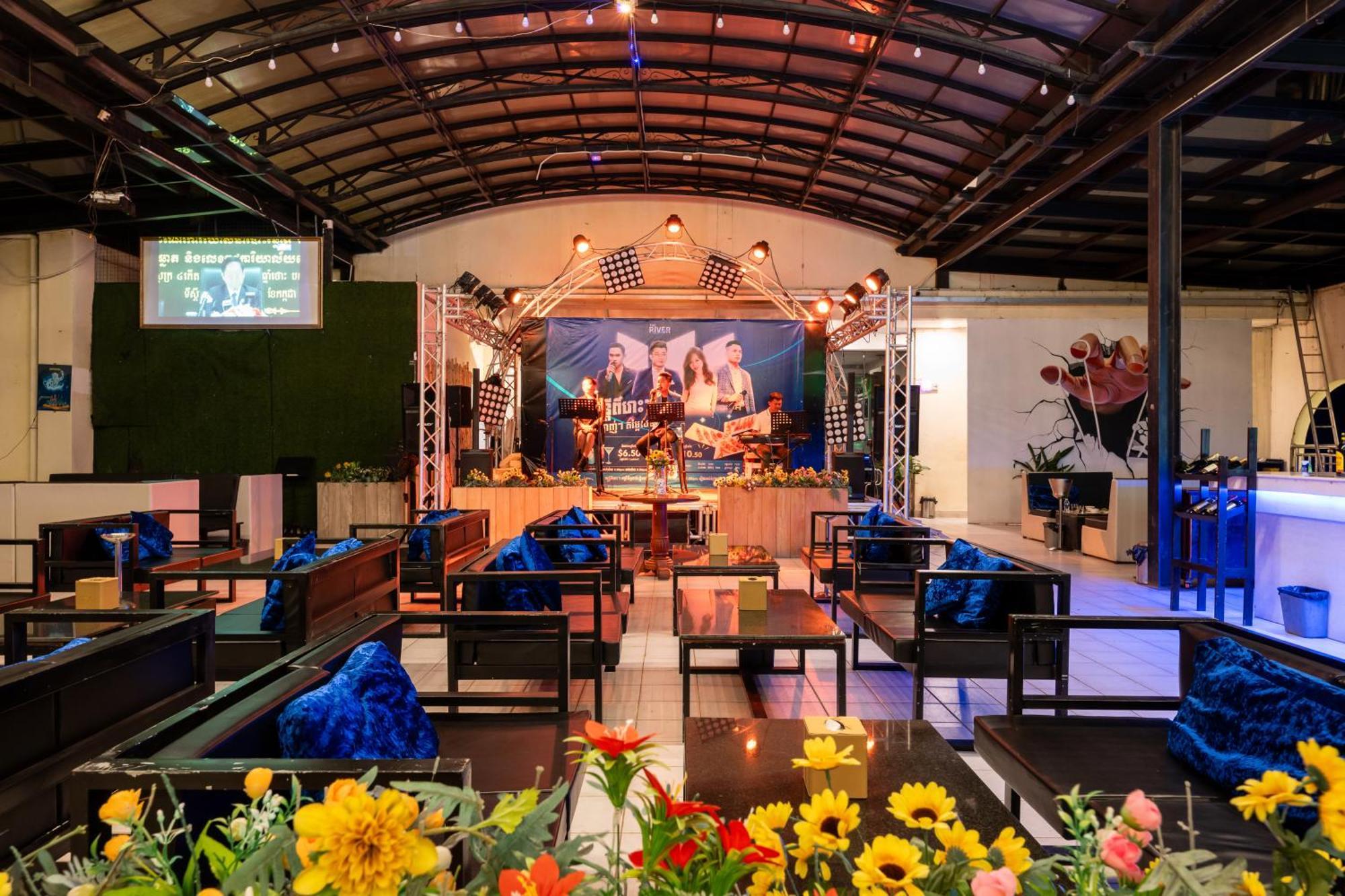Lbn Asian Hotel Kampong Cham Buitenkant foto